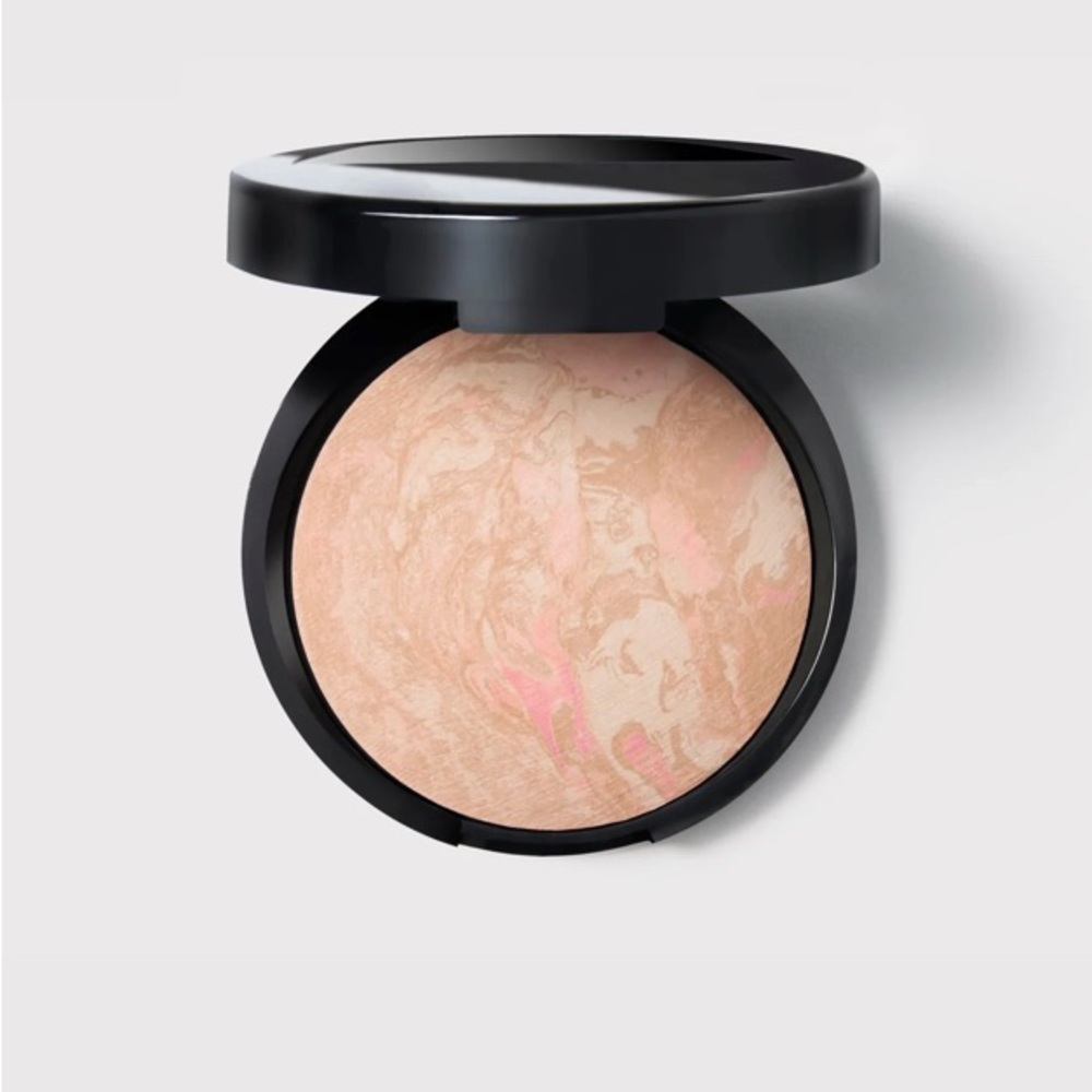 Laura Geller Baked Balance-n-Glow - Shade: Porcelain